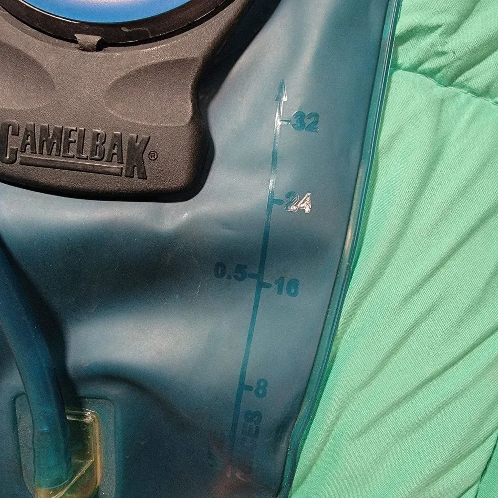 Camelbak Hydrobak Light Hydration Hiking Backpack Black With 32 Oz Water Bladder